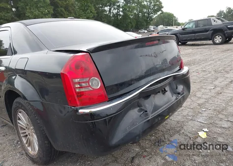 2010 Chrysler 300 Touring/Signature Series/Executive Series z USA, uszkodzony, nr VIN 2C3CA5CV7AH168007